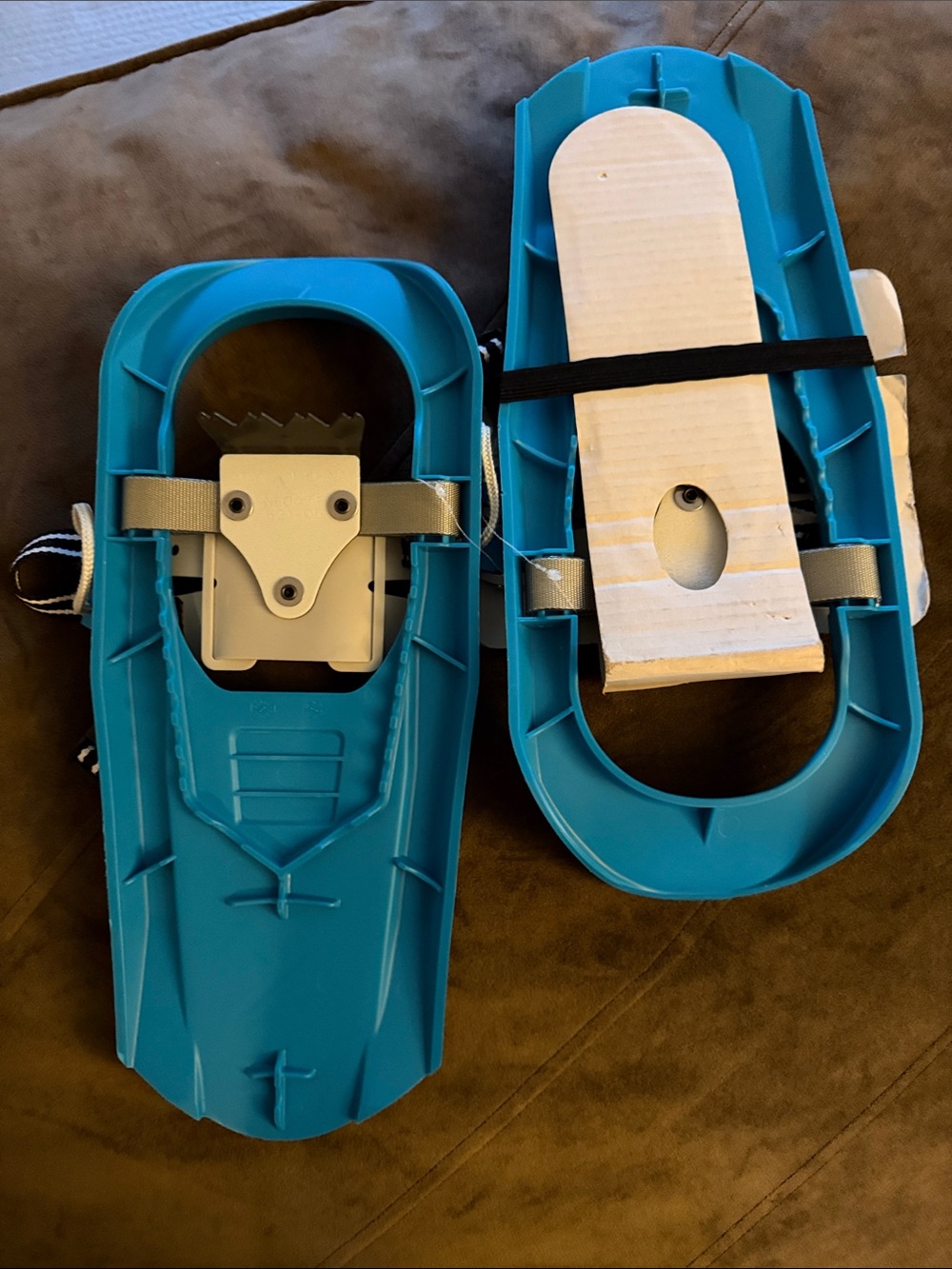 Crescent Moon Blue Snowshoes Junior size up to 100 lbs - Picture 4 of 5